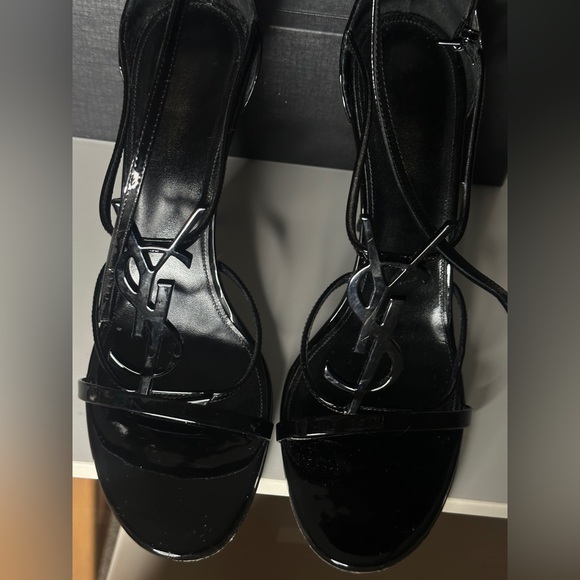 Saint Laurent
Opyum YSL Patent Ankle-Strap Sandals, black, size 42 - Picture 3 of 11
